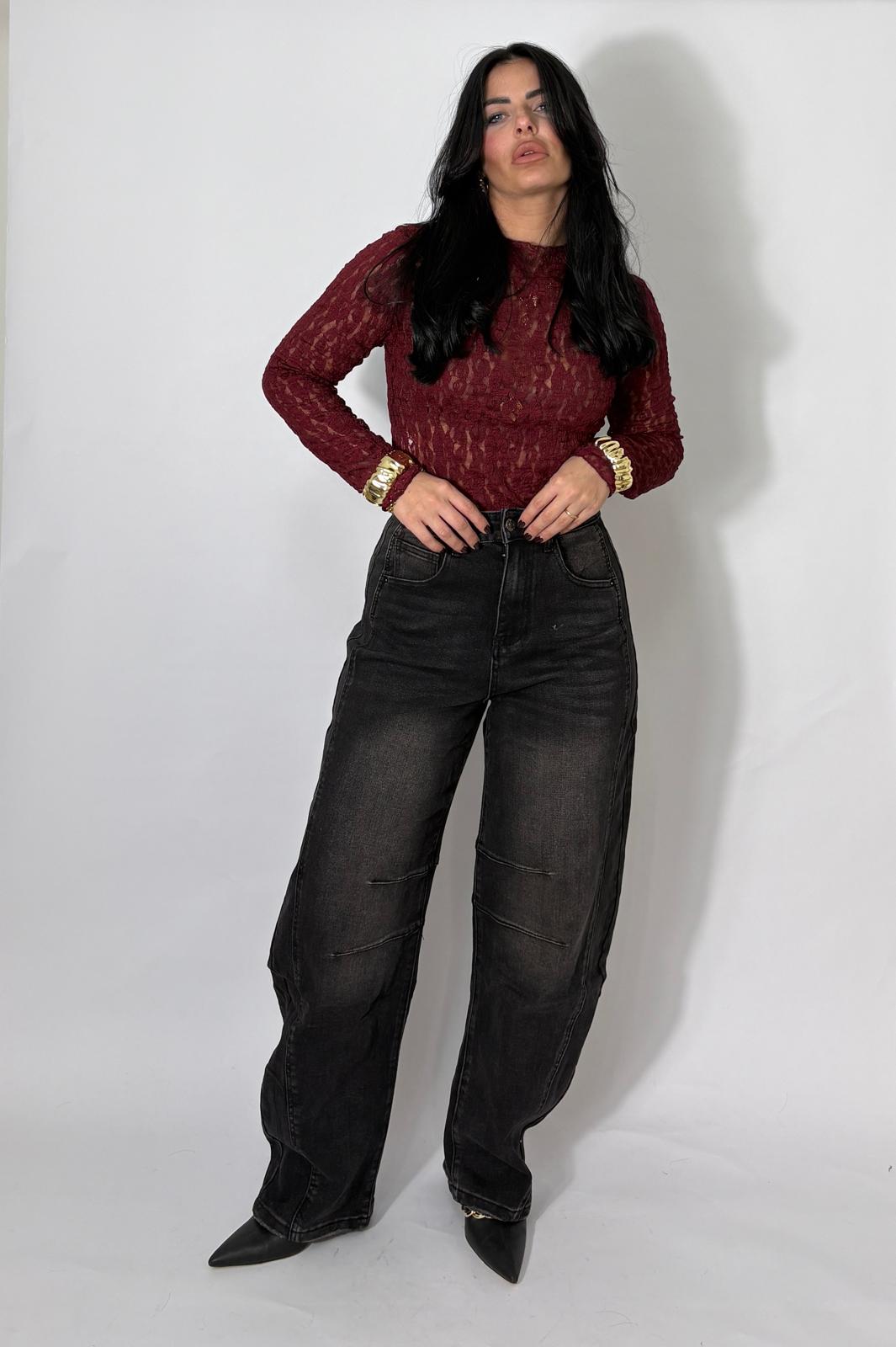 Maglia in pizzo con trasparenze bordeaux