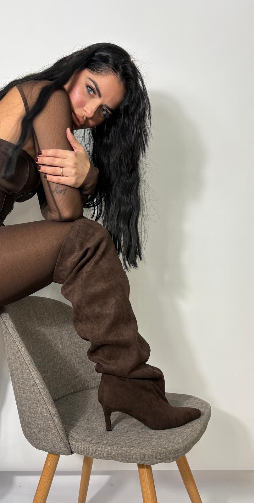 Stivale alto in camoscio